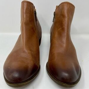 Brown leather distressed Lucky Brand ankle boots with burnished accents size 8